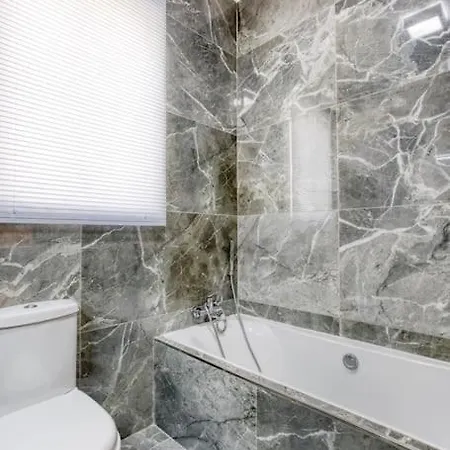 Lovely With Beautiful View With Communal Pool By 360 Estates Apartment