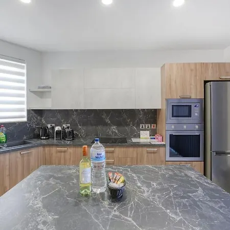 Lovely With Beautiful View With Communal Pool By 360 Estates