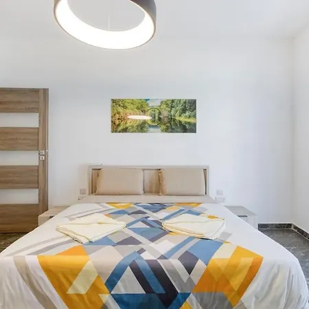 Lovely With Beautiful View With Communal Pool By 360 Estates